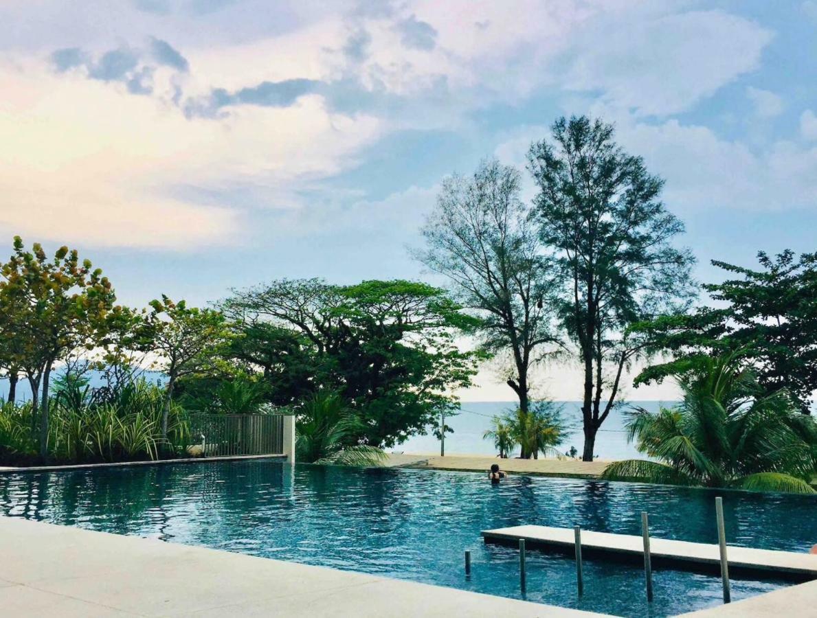 By The Sea Beach Front Apartment Batu Feringgi Exterior foto